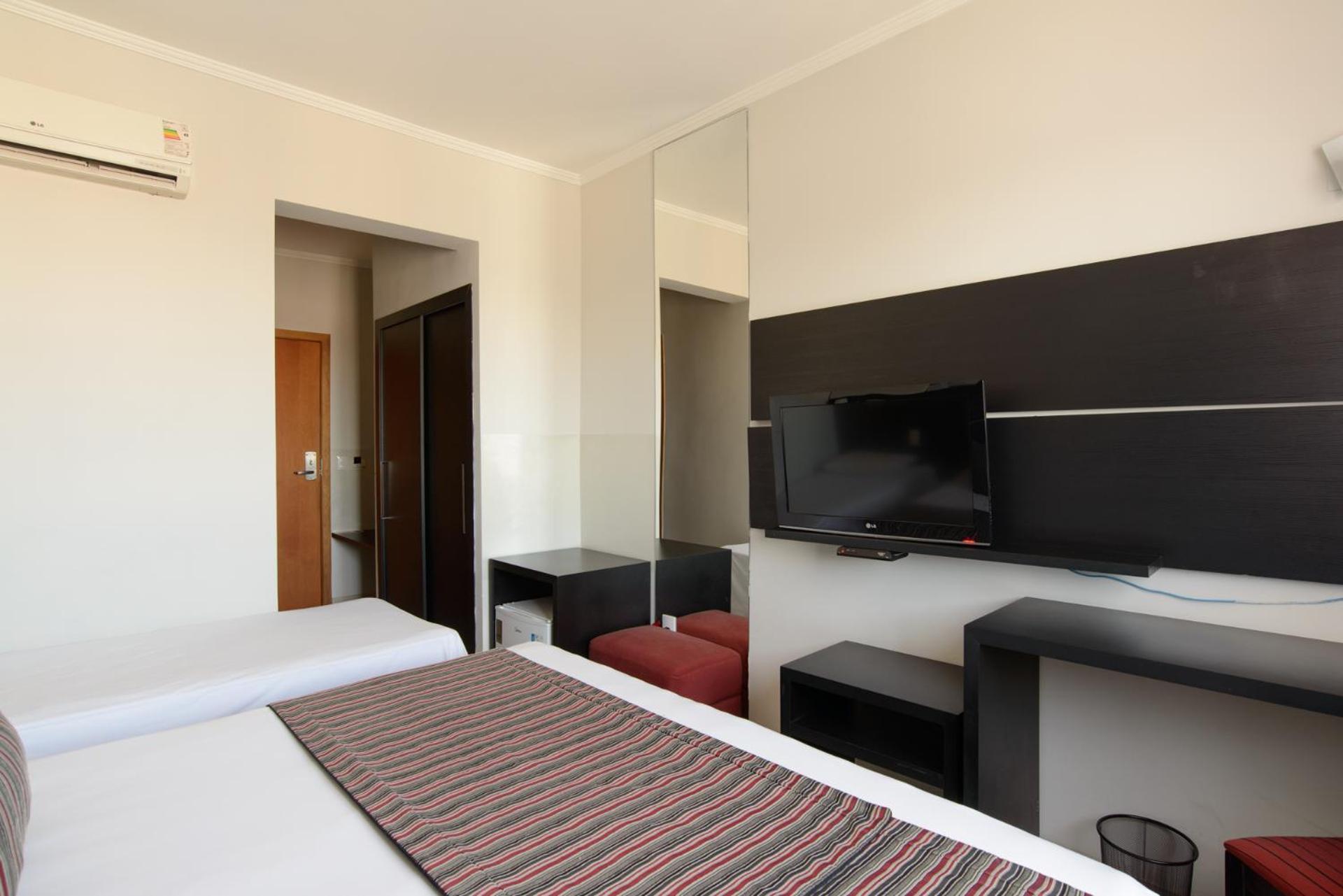 Faro Hotel Taubate Exterior photo
